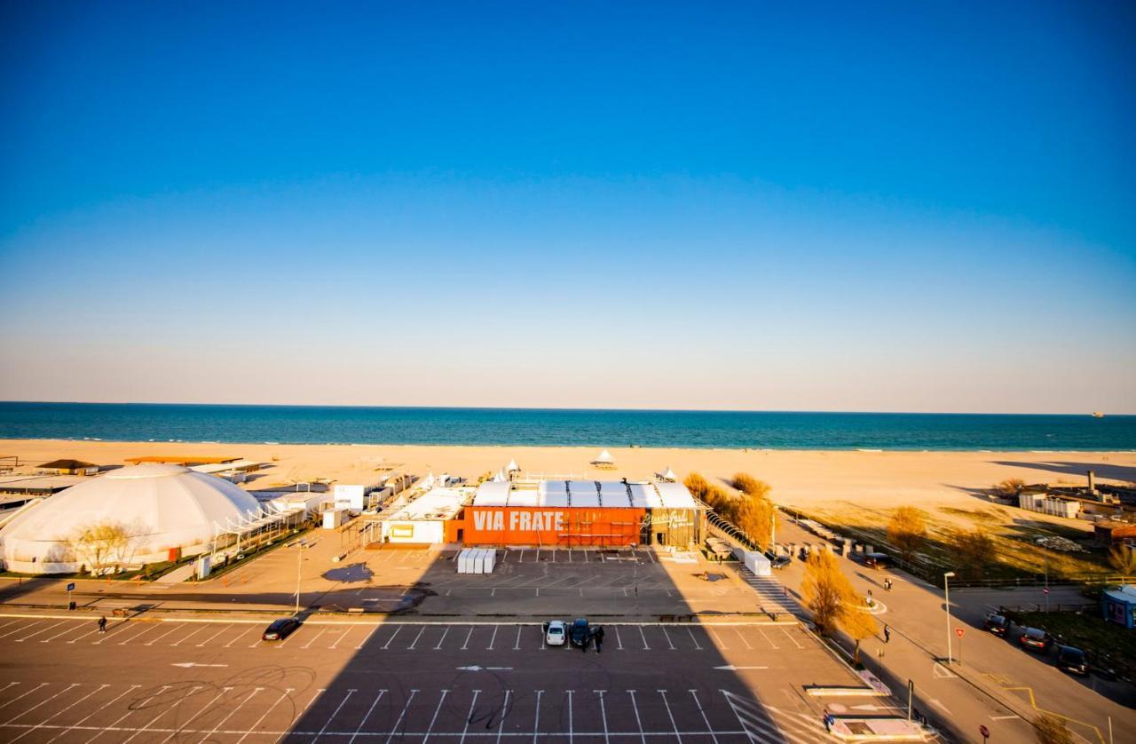 Summerland Luxury Velvet Front Sea View Apartment Mamaia Exterior photo